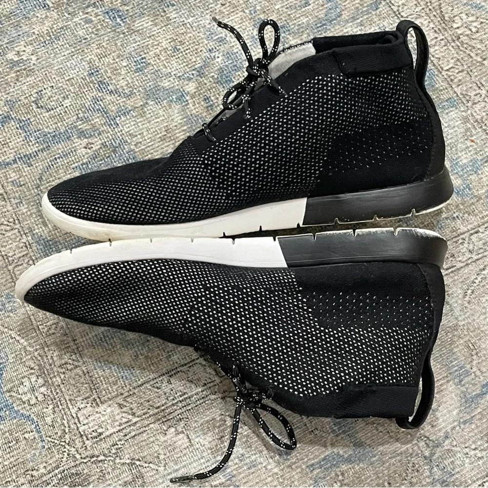 UGG Treadlite by UGG Australia Collection Mens Rare  Sneaker Both Size 12